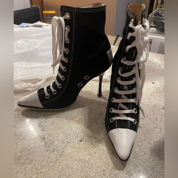 Authentic Manolo Blahnik lace up black sneaker - Picture 3 of 8